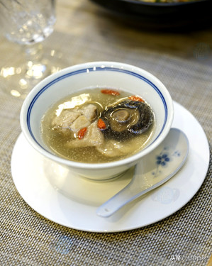 鲨鱼肚的做法视频 鲨鱼肚如何做 鲨鱼肚的做法视频 鲨鱼肚如何做