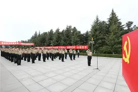 火箭军某部赴靖宇烈士陵园开展“回望百年峥嵘岁月，永葆初心砥砺前行”主题党日活动图片