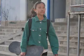 西安“滑板女孩”引发社会广泛关注 这正是“后浪”该有的模样图片
