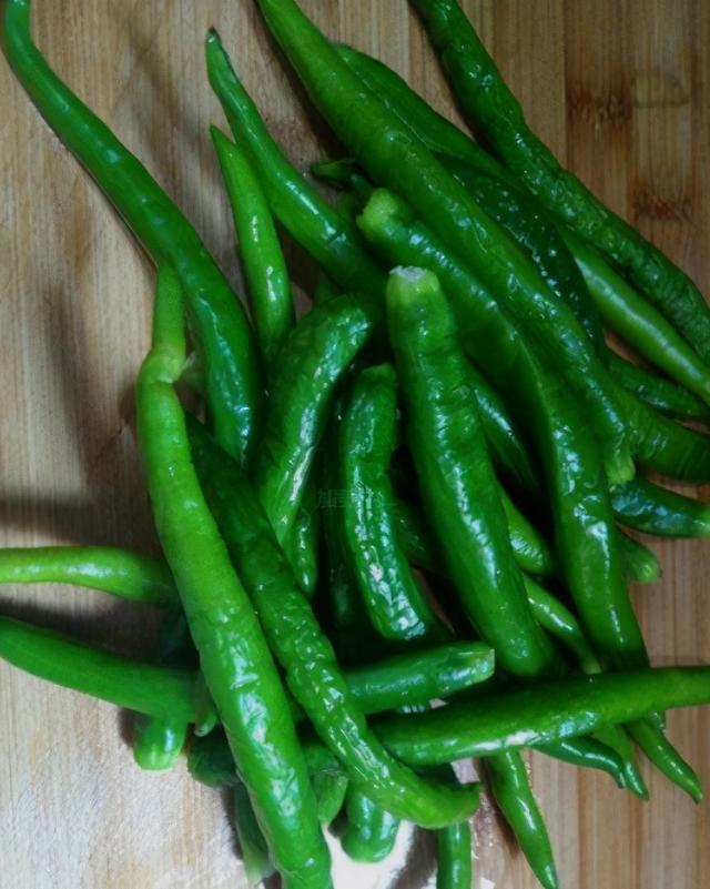 这菜当下要多吃，一次买5斤，晒上一天保存起来，用来炖肉特别香