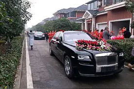 610万劳斯婚车，因扎花太高产生盲区，V12发动机遭“一箭穿心”图片
