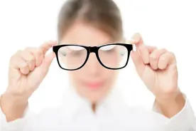 10年前用激光治近视的那群人，现在还好吗？网友：两个字，后悔图片