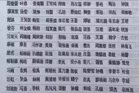 16岁自闭症男孩手写“印刷体”，字体好比复印机，收获百万点赞图片