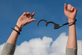 “竞业禁止”终成双刃剑，游戏圈还需要这副“金手铐”吗？图片