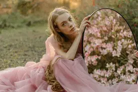 “我妈去世不到百天，我爸就重新找了一个”：女人，别太高估爱情图片