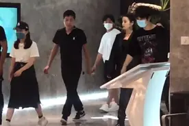 热巴被吐槽耍大牌，一次带6个保镖，镜头扫到她：确定是本人？图片