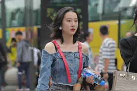 夏季牛仔装如何搭配？只要上衣和鞋子够时髦，轻松穿出潮人气质图片