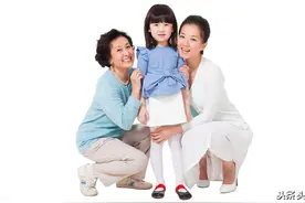 孙女无意说漏嘴要带外婆去深圳，奶奶不悦，谁知深圳房子拥挤不堪图片