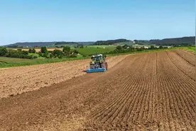 饱和的农业机械市场拖拉机有近200个品牌，新品牌为什么还有市场?图片