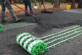 不可思议的电线公路，为什么加拿大修路时，要铺上一层电线？图片