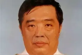 贺龙独子贺鹏飞，力排众议买下“瓦良格”，将中国航母提前几十年图片