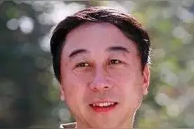 “官四代”冯巩：连登34年春晚，还是个宝藏男孩图片