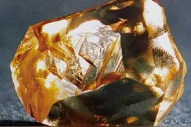 42年前，那个捡到10亿钻石后上交国家的女孩，现在过得怎么样？图片