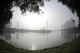 每日一问33：请问感觉到天气“闷热”是由什么因素导致的？图片