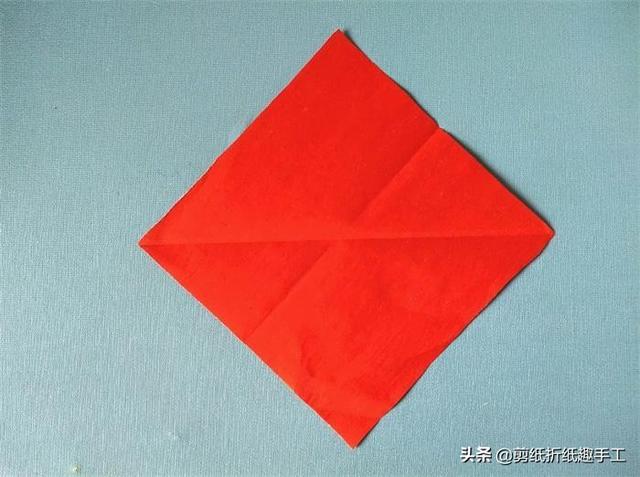 分享五瓣窗花剪纸教程：快过年了，自己剪的窗花贴上更有年味