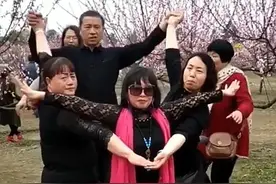 为什么“大妈”再打扮依然显得是“大妈”图片