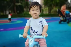 我们都应该对在家照顾孩子的老婆说一声“老婆，辛苦了”图片
