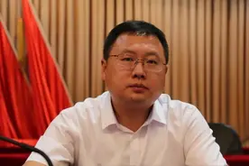 这个县，县委书记、县长同时被免职图片
