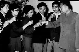 周总理在家举办庆功宴，参加人员自带粮票，宴席四菜一汤图片