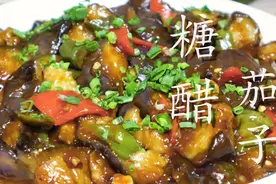 炒茄子，千万不要先放油，掌握一个小技巧，不发黑不吸油，健康图片