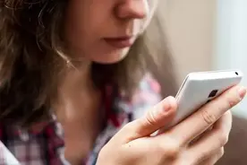 分手了要不要保持联系？生命教训告诉你：不可以图片