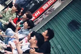 邓超回到江西南昌说起属于三十二年小时候的味道和“一毛钱奶奶”图片