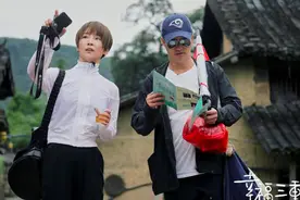 吴京谢楠为儿子庆生，6岁吴所谓更粘妈，温馨时刻吴京啤酒肚抢镜图片
