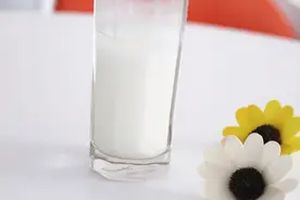 每天喝杯牛奶，时间长了，会得到什么？早上喝好还是晚上喝好？图片