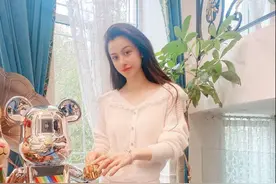 刘翔前妻葛天晒美照，穿紧身衣秀前凸后翘好身材，素颜清秀反差大图片