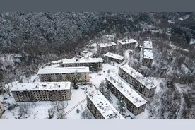 一座被遗弃的采矿小镇、俄国鬼城：曾有一万人居住，如今只剩几人图片