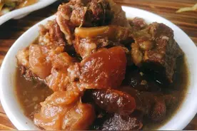 40年大厨：炖牛肉，焯水再炒是错误的，牢记这1步，肉软烂入味图片