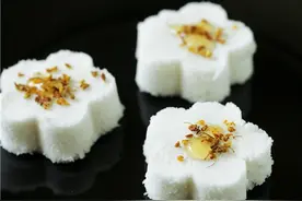 金秋桂花香，明月照团圆，家常桂花糕，赏月添佳品图片