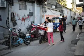 这个山西人骑毛驴来京，算卦开起酒馆，乾隆爷起名成就老字号图片