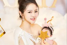 安以轩晒女儿双满月宴，儿女双全幸福满满，2个月的宝宝都会啥了图片