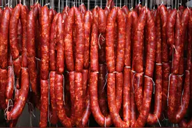 腊肠灌好后，不要直接晒！多做2步，腊肠又香又入味，饱满不开裂图片