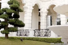 福建富豪3000万打造白金汉宫别墅图片