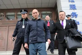 被羁押近15年后改判无罪，张志超母亲：儿子入狱后，我曾觉得日子毫无希望，每天都睡不着，现已申请国家赔偿图片