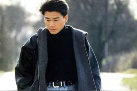 台湾一代歌王，儿子22岁街头被捕，如今54岁的伍思凯怎么样了？图片
