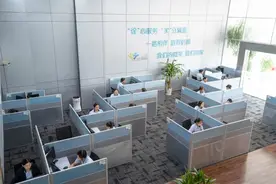 12306客服小姐姐一天最多要接多少通电话？图片