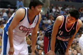 王治郅的天赋有多好？姚明被他彻底打服，球探曾认为他强于诺天王图片