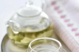 冬瓜皮千万别扔了，这样处理后，就是一味“利湿消暑”的良药图片