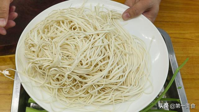 生面条炒面的做法步骤（河南老式炒面条）