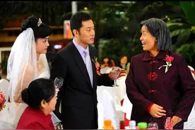 20年后，我才理解了“妈妈记恨一辈子的月子仇”，她真的太苦了图片