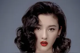 对于这张脸来说，脖子短真的算不上缺点图片