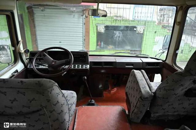 日系中巴经典车型，平顶二代丰田考斯特还记得吗？现在相当少见了