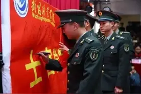 国家为何鼓励大学生直招士官入伍，这4点原因最明显，建议了解图片