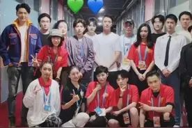 王俊凯王源同框合照！凯源真的久违了！就缺个易烊千玺图片