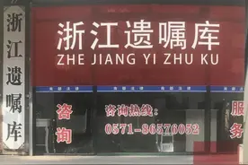 80多岁老人分给儿子100万，儿子却再也没来看过他图片