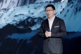 当华为P50在大屏上出现时，余承东有些哽咽了图片
