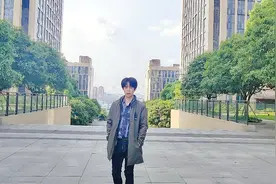罗俊林 申倩雨《想见你只想见你》未来过去我只想见你MV剧照图片